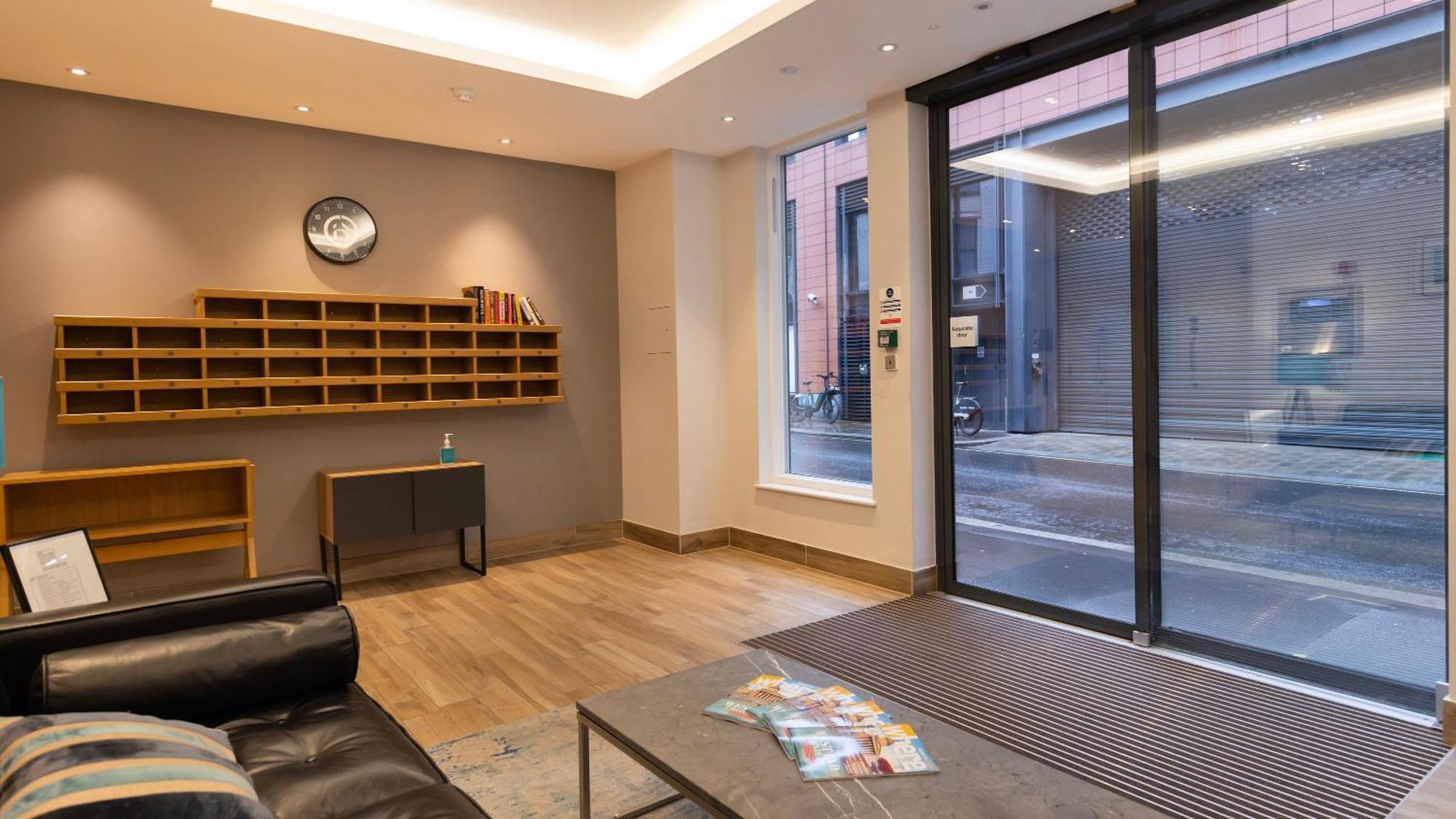 Barbican Serviced Apartments By Lovelystay ลอนดอน ภายนอก รูปภาพ