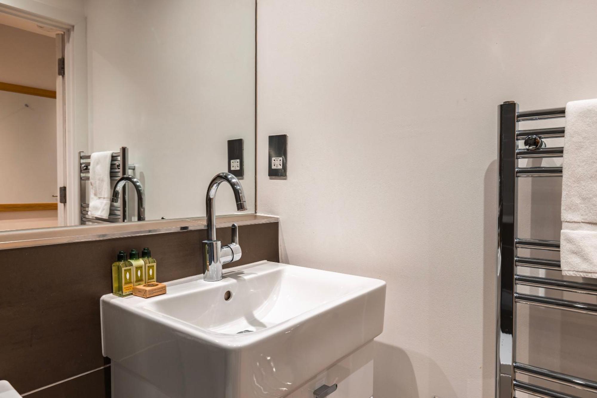 Barbican Serviced Apartments By Lovelystay ลอนดอน ห้อง รูปภาพ