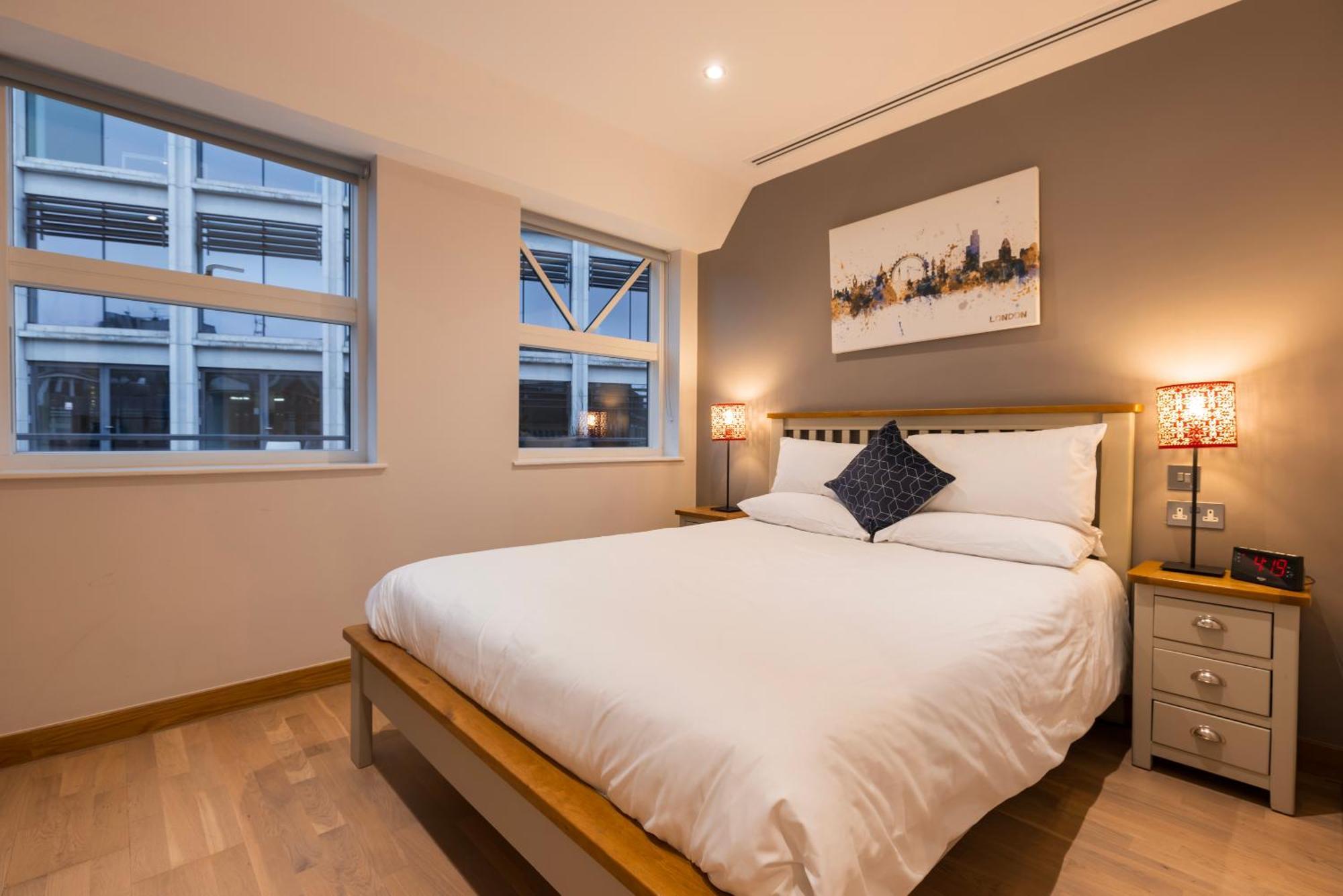Barbican Serviced Apartments By Lovelystay ลอนดอน ภายนอก รูปภาพ